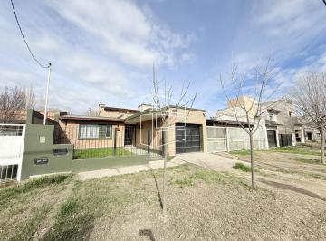 Casa · 133m² · 4 Ambientes · Venta - Casa de 2 Dorm. en Allen - C130