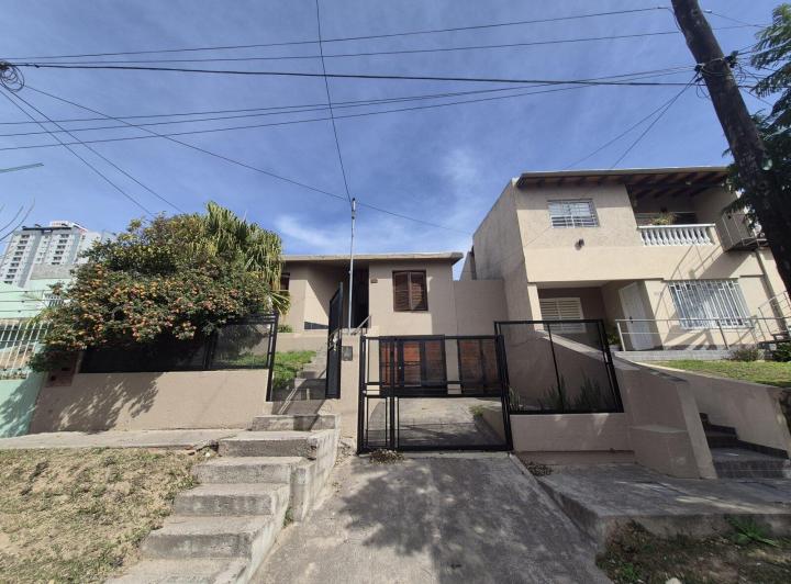 Casa · 233m² · 5 Ambientes · 2 Cocheras