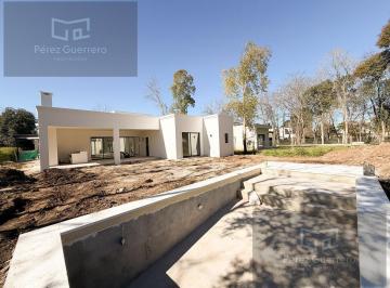 Casa · 201m² · 5 Ambientes · Casa en Venta en San Matias a La Laguna