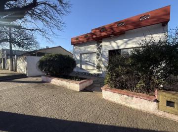 Casa · 140m² · 4 Ambientes · 2 Cocheras · Casa en Venta en Trenque Lauquen ~ Vignau 336