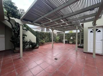 Casa · 96m² · 3 Ambientes · Casa en Venta 3 Ambientes, Amplio Patio con Parrilla y Terraza en Villa Domínico