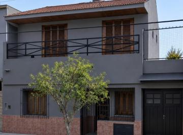 Casa de 8 ambientes, Lanús · 2 Casas Integradas con Acceso Independiente. Garage y Parrilla