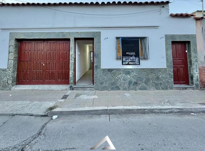 Casa · 230m² · 14 Ambientes · 1 Cochera