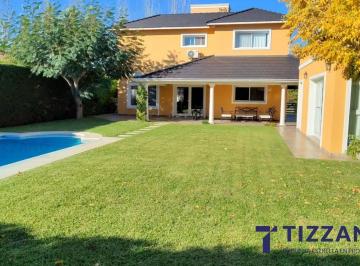 Casa · 285m² · 4 Ambientes · 6 Cocheras · Venta en Fincas de Iraola 1