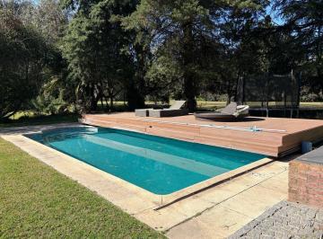 Casa · 250m² · 5 Ambientes · 2 Cocheras · Casa Sólida y Tradicional