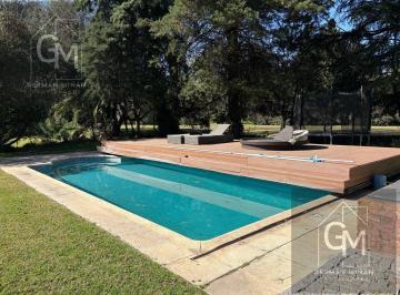 Casa · 250m² · 5 Ambientes · 2 Cocheras · Casa Sólida y Tradicional