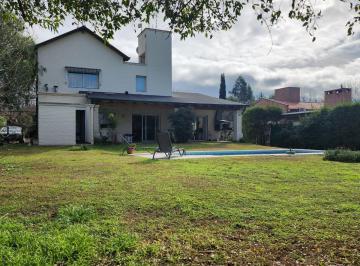Casa de 9 ambientes, Córdoba · Casa en Venta en La Reserva. 2 Plantas. 3 Dorm. (1 Suite). Hermoso Parque con Pileta!