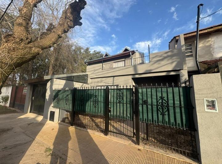Casa · 180m² · 4 Ambientes · 2 Cocheras