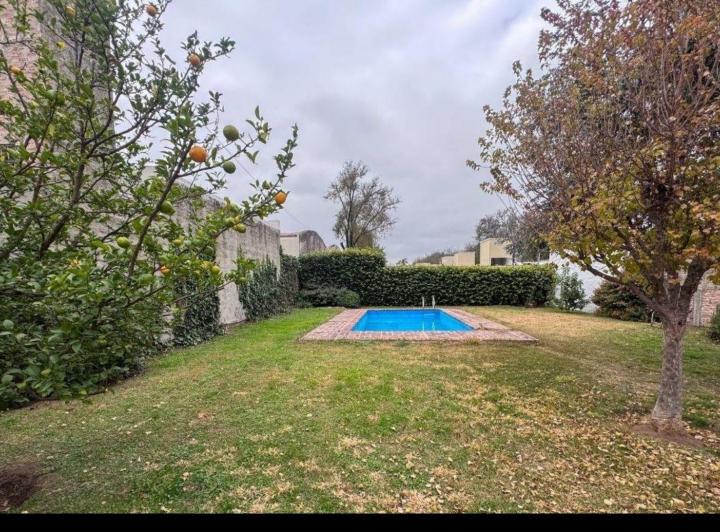 Casa · 140m² · 6 Ambientes · 2 Cocheras