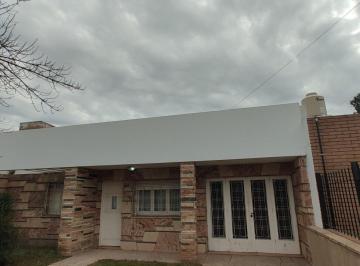 Casa · 148m² · 2 Ambientes · 1 Cochera · Alquilo Casa Bº Newbery 2 Dorm