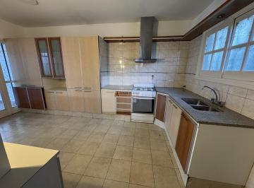 Casa · 266m² · 7 Ambientes · 1 Cochera · Casa en Villa Centenario Oportunidad Venta