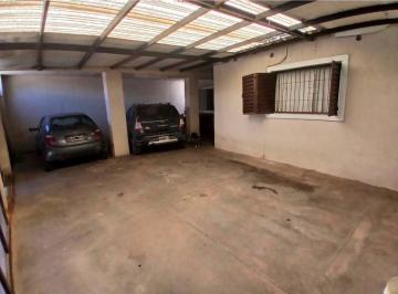 Casa · 210m² · 8 Ambientes · 1 Cochera · Venta Casa en Villa Luján - Calle Miguel Azcuénaga Altura Viamonte Al 600
