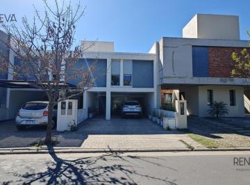 Casa · 180m² · 6 Ambientes · 2 Cocheras · Excelente Duplex en Claros del Bosque!