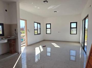 Casa · 81m² · 4 Ambientes · 1 Cochera · Casa Venta en Eko Distrito a Estrenar Cerrillos