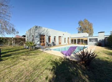 Casa · 220m² · 5 Ambientes · Venta Amplia Casa Zona La Rural Tandil