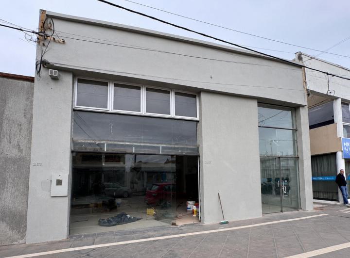 Local comercial · 408m²