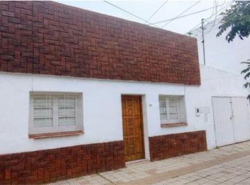 Casa · 197m² · 12 Ambientes · 1 Cochera · Se Vende Casa con 4 Departamentos en Reconquista