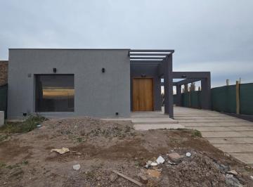 Casa · 120m² · 5 Ambientes · 2 Cocheras · Venta Casa 3 Dorm. Barrio Privado Guaymallen