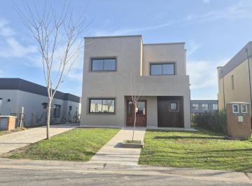 Casa · 197m² · 6 Ambientes · 2 Cocheras · Casa en Venta en Barrio Cerrado San Pablo Pilar. 6 Ambientes Cochera y Jardín