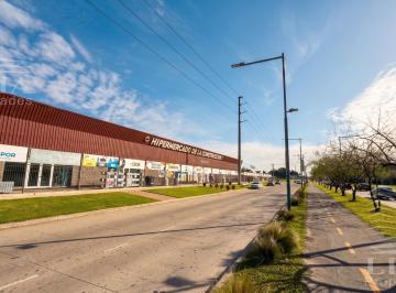 Local comercial · 1500m² · 20 Ambientes · 10 Cocheras · Galpón en Fisherton