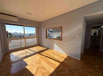 Departamento · 39m² · 2 Ambientes · 1 Cochera · Alquiler 2 Ambientes Luminoso Al Frente C/ Cochera