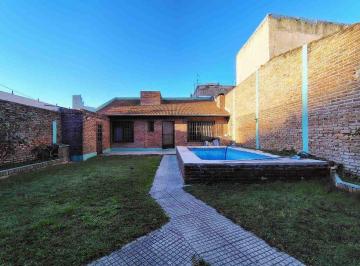 Casa · 229m² · 6 Ambientes · 3 Cocheras · Venta Casa 6 Ambientes Quincho Pileta - Sarandí