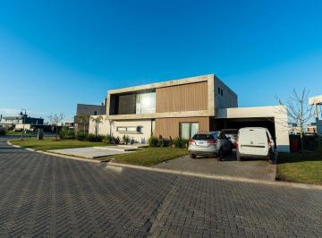 Casa · 334m² · 5 Ambientes · 2 Cocheras · Casa en Venta Villalobos 5 Ambientes Al Lago