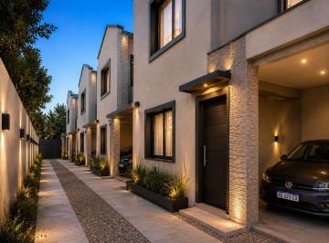Casa · 240m² · 3 Ambientes · 1 Cochera · Lote con 4 Construcciones Tipo Duplex en Venta