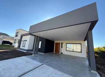 Casa · 180m² · 4 Ambientes · 1 Cochera · Casa 4 Ambientes a La Venta en Cruz del Sur
