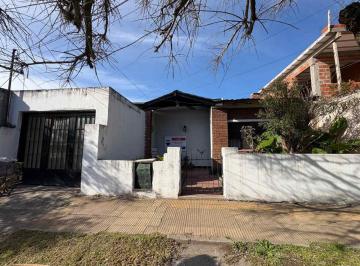 Casa · 90m² · 4 Ambientes · 1 Cochera · Venta Casa 4 Ambientes Hurlingham - Oportunidad