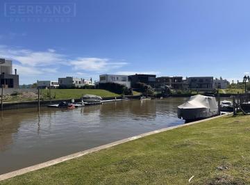 Casa · 250m² · 4 Ambientes · 4 Cocheras · Casa en Alquiler Temporal de 4 Amb. con Pileta y Salida Al Río Luján, Nautico Canal, Villanueva