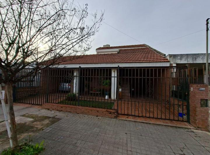 Casa · 236m² · 7 Ambientes · 2 Cocheras