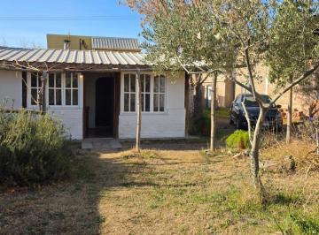 Casa · 55m² · 3 Ambientes · 1 Cochera · Alquiler Casa, Salón y Pileta Acc. Sur Carrodilla