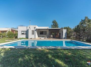 Casa · 200m² · 6 Ambientes · 1 Cochera · Casa en Venta 6 Ambientes en Álamo Alto Maschwitz