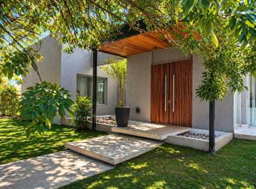 Casa · 272m² · 5 Ambientes · 2 Cocheras · Venta Casa 4 Amb 1 Planta C/pileta Carmel Cc Pilar