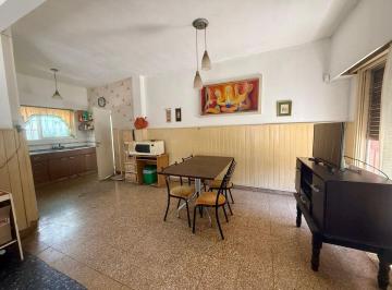 Casa · 177m² · 4 Ambientes · 1 Cochera · Casa en Venta 2 Dorm. + Local Comercial