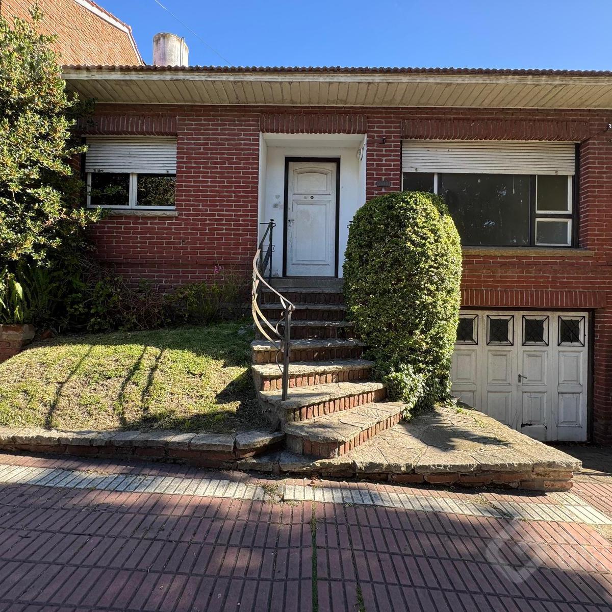 Venta de casa en ph de 4 ambientes en Zona Chauvin