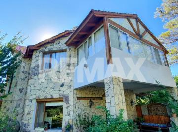 Edificio · 620m² · 8 Cocheras · Edificio Comercial en Alquiler – Chos Malal