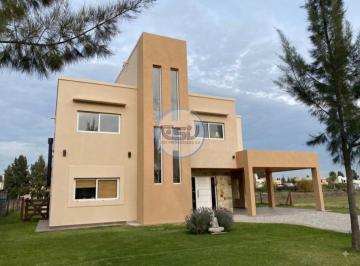 Casa · 102m² · 5 Ambientes · Venta Casa en El Principado Ciudad Nautica, Canning