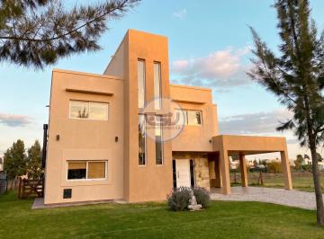 Casa · 200m² · 6 Ambientes · Venta Casa en El Principado Ciudad Nautica, Canning
