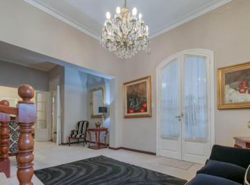 Casa · 280m² · 5 Ambientes · 1 Cochera · Casa en Alquiler en La Plata