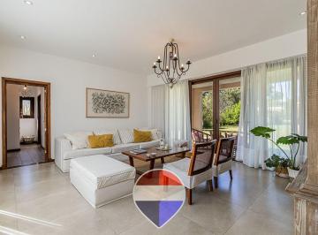 Casa · 225m² · 4 Ambientes · 1 Cochera · Casa en Venta de 3 Dorm. El Mirador Ruta 2
