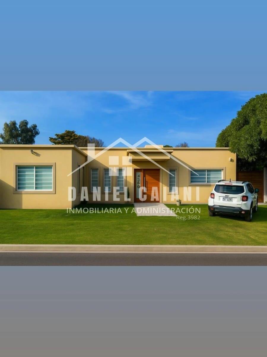 Caiani vende - ¡casa + depto + depósito A 4 cuadras del mar! Casa en L de 120m² + 25m² semicubierto + depto 2 amb + depósito.