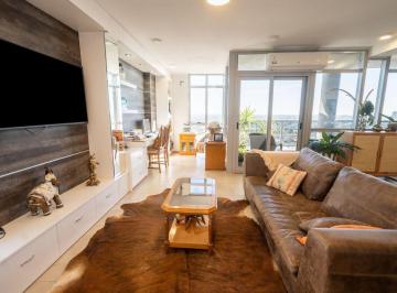 Departamento · 117m² · 4 Ambientes · 2 Cocheras · Piso Exclusivo - Nivel 18 - Vistas Infnitas - Bv.