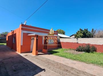 Casa · 400m² · 3 Ambientes · 1 Cochera · Alquiler de Casa Sobre Av Marconi. 3 Amb. Amplio Lote