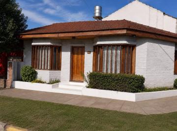 Casa · 4 Ambientes · 1 Cochera · Casa en Alquiler 4 Ambientes con Cochera y Terraza en Ituzaingó