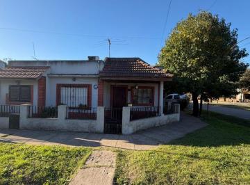Casa · 75m² · 3 Ambientes · 2 Cocheras · Casa 3 Ambientes en Venta en Florencio Varela