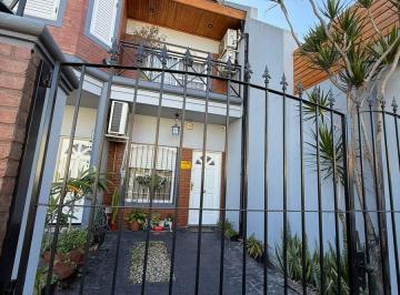 Casa · 107m² · 4 Ambientes · 1 Cochera · Nuevo Valor Ramos Mejia Vta Triplex 3 - 4 Amb Categ