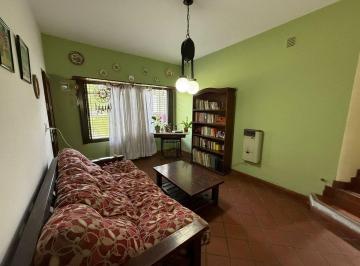 Casa · 165m² · 5 Ambientes · 2 Cocheras · Casa 5 Amb, con Parque y Cochera Ato Credito
