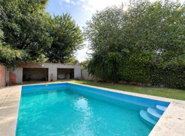 Casa · 400m² · 3 Ambientes · 2 Cocheras · Casa en Venta 3 Ambientes Lote 400 m² Parque y Pileta